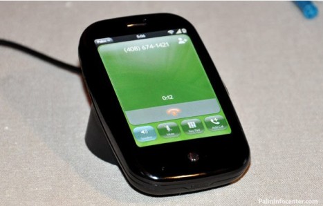 Palm Touchstone — беспроводное зарядное устройство для Palm Pre